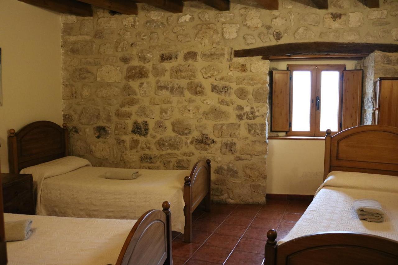 Albergue El Puntido Hontanas Exterior photo